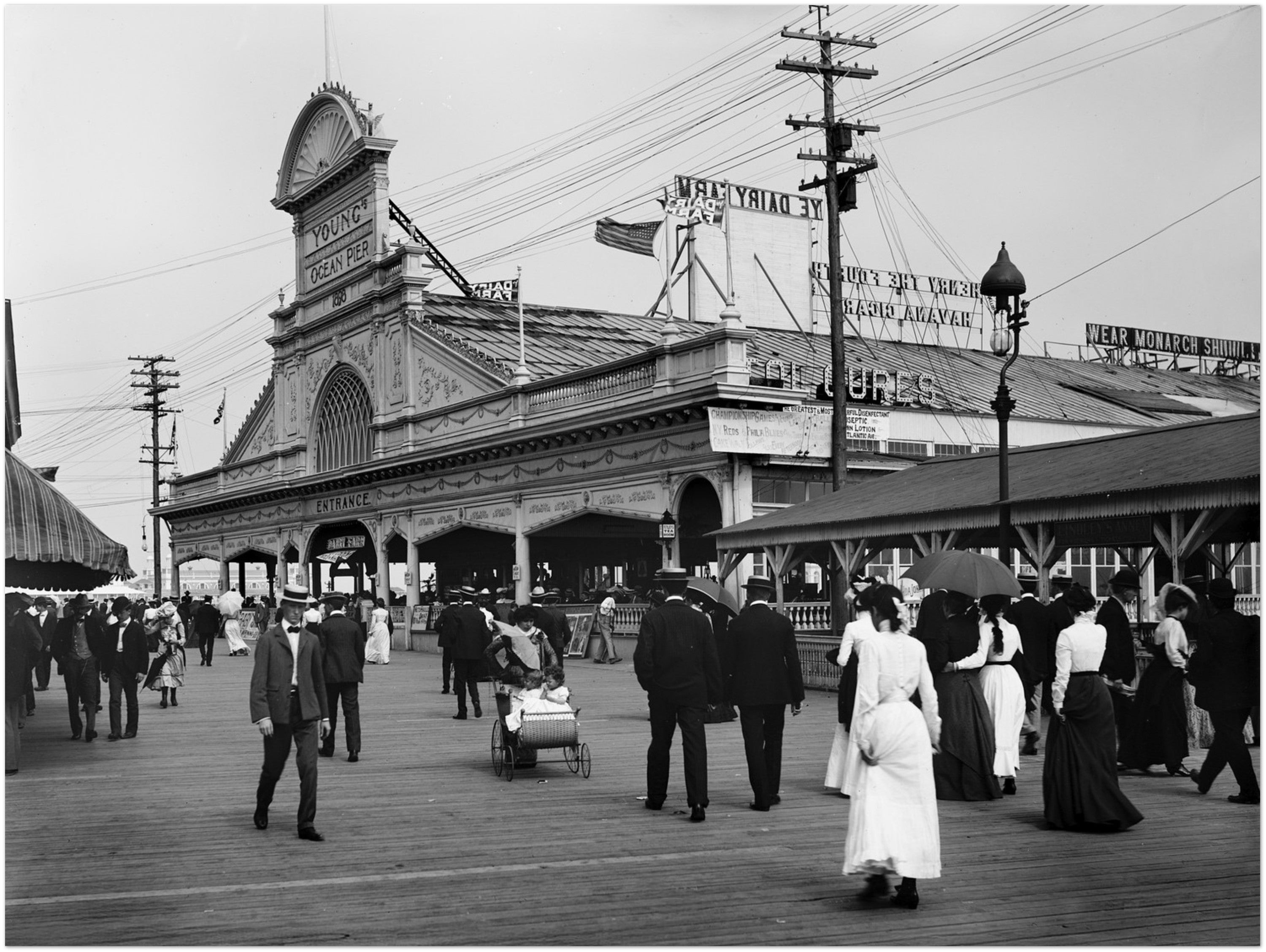 Atlantic City, New Jersey, Entrance to Young's Pier 1900 - Premium Matte Paper Poster