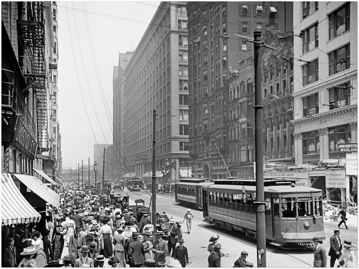 Chicago  - The busy crowd on State Street 1910 - Premium Matte Paper Poster